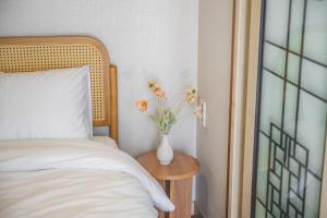 Urban Hanok Ee-um Dongdaemun Private Modern Hanok Stay for 6-8 people