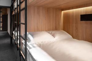 Globe Runner Rooms & Dorms