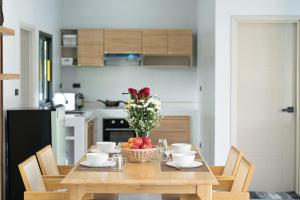 Songmee Pool Villa Nikompattana