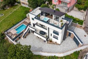 Villa Betelgeuse Supernova