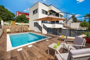 Villa Betelgeuse Supernova