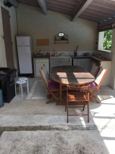 Maisons de vacances House with pool, Mouries Alpilles Provence 6 persons : photos des chambres