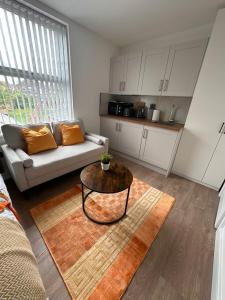 R4 - Luxury fully Self-Contained Studio with Private Bathroom and Kitchen