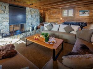 Chalet Sisar - OVO Network