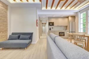 Apartamentos Esquina plaza del Mercado by Clabao