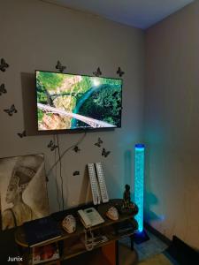 Secure 1 bedroom + lounge & 24hr cafeteria service