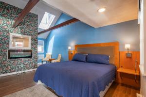 Deluxe King Room room in Jonathan Edwards Motel