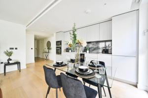 Luxury Apt In White City Living - Ideal For Family & Business Stay