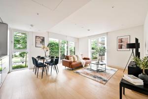 Luxury Apt In White City Living - Ideal For Family & Business Stay