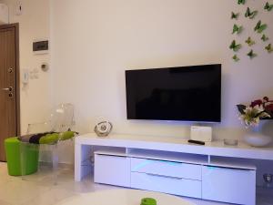 Laura White Tower Apartment