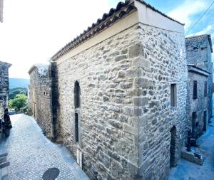 Le Bastion 15 guests, 5 suite, 5 baths, AC