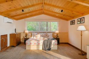 ELIVAAS Konifer Hillside Retreat