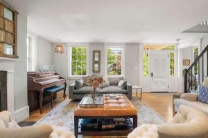 Walk to Town Fully Renovated