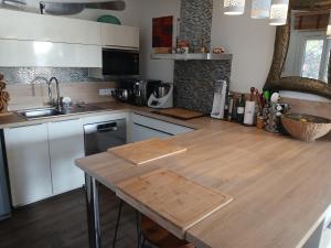 Belle maison sud Ardèche avec piscine chauffée