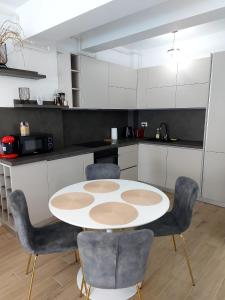 Renes Apartaments Mamaia Nord cu parcare privata