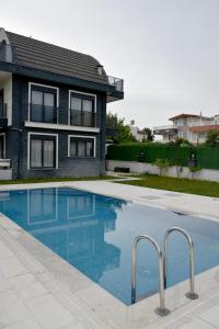 ŞAHNAZ VİLLA Suits