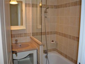 Maisons de vacances Maison 6 pers. avec Terrasse Privee, 3 Pieces en Duplex – Wifi & Animaux Admis - FR-1-382-119 : photos des chambres