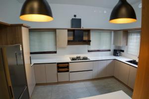 Teak and Lake Homestay