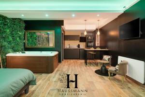 Appartements Love Room Nancy Jacuzzi et coin massage : photos des chambres