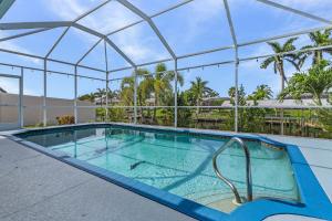 Canal Views, Gulf Access, Heated Saltwater Pool, Bikes - Coastal Serenity - Roelens