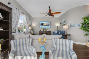 Canal Views, Gulf Access, Heated Saltwater Pool, Bikes - Coastal Serenity - Roelens