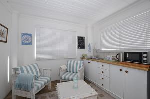 Hemelstoep Pool View