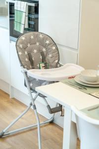 Large 4BR Contractor-Friendly House - Sleeps 10 - Free parking - North London