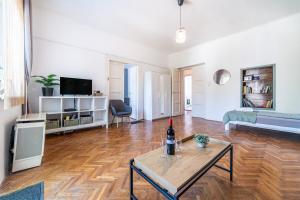 Park Central Apartman by Mital