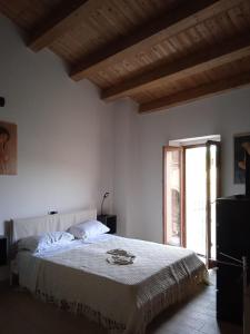 Deluxe Room (2 Adults + 1 Child)