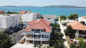 Alenka apartments near the beach