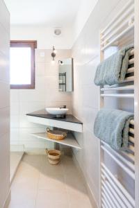 Villas Villa Lazuel, piscine privee chauffee, vue panoramique et jardin clos : photos des chambres