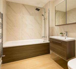 Elegant Flat with Balcony in Finchley