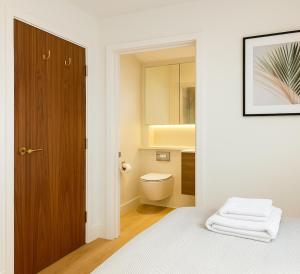 Elegant Flat with Balcony in Finchley