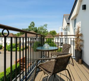 Elegant Flat with Balcony in Finchley