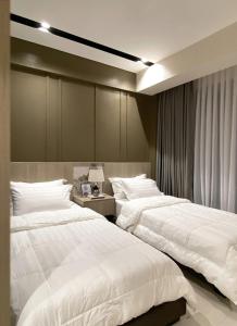 Studio Executive Aeon Towers