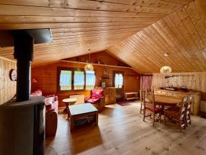 Chalets Chalet des Boutons d-Or, peaceful with terrace : photos des chambres