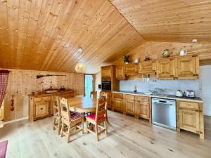 Chalets Chalet des Boutons d-Or, peaceful with terrace : photos des chambres