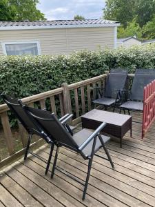 Maisons de vacances Bungalow Confort Gastes Jacuzzi : photos des chambres