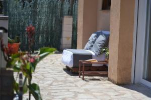 Anglada, Villa with a private pool and jacuzzi