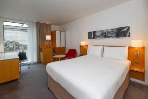Queen Room room in DoubleTree by Hilton Hotel London - Tower of London
