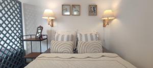 Maisons de vacances PARIS AUTHENTIC HOUSE Entier 1920's villa Metro Line 7 For Groups : photos des chambres