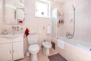 Alenka apartments near the beach