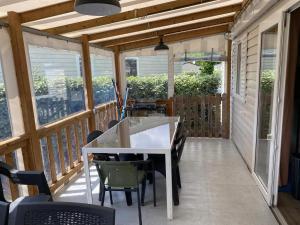 Maisons de vacances Bungalow confort Gastes + Piscine : photos des chambres