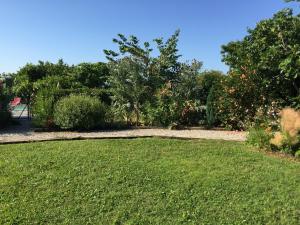 Maisons de vacances Grande maison de charme avec piscine au coeur des vergers et vignobles : photos des chambres