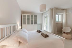 Cream Home - The House Of Travelers