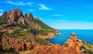 VILLA ETAGE PROCHE BORD DE MER QUARTIER Boulouris