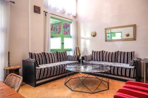 Majorelle Retreat- Elegant condo with pool, steps from Majorelle Garden