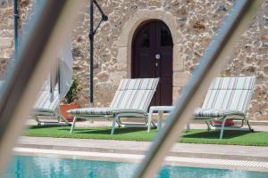 Sun-kissed Hilltop Villa, priv Pool, Scenic Views