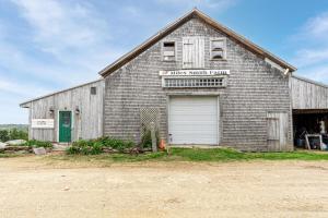 C-Sarah Whitehouse Suite on Miles Smith Farm