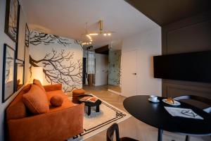 CHOCOLETTE | Sky Apartment with Parliament View